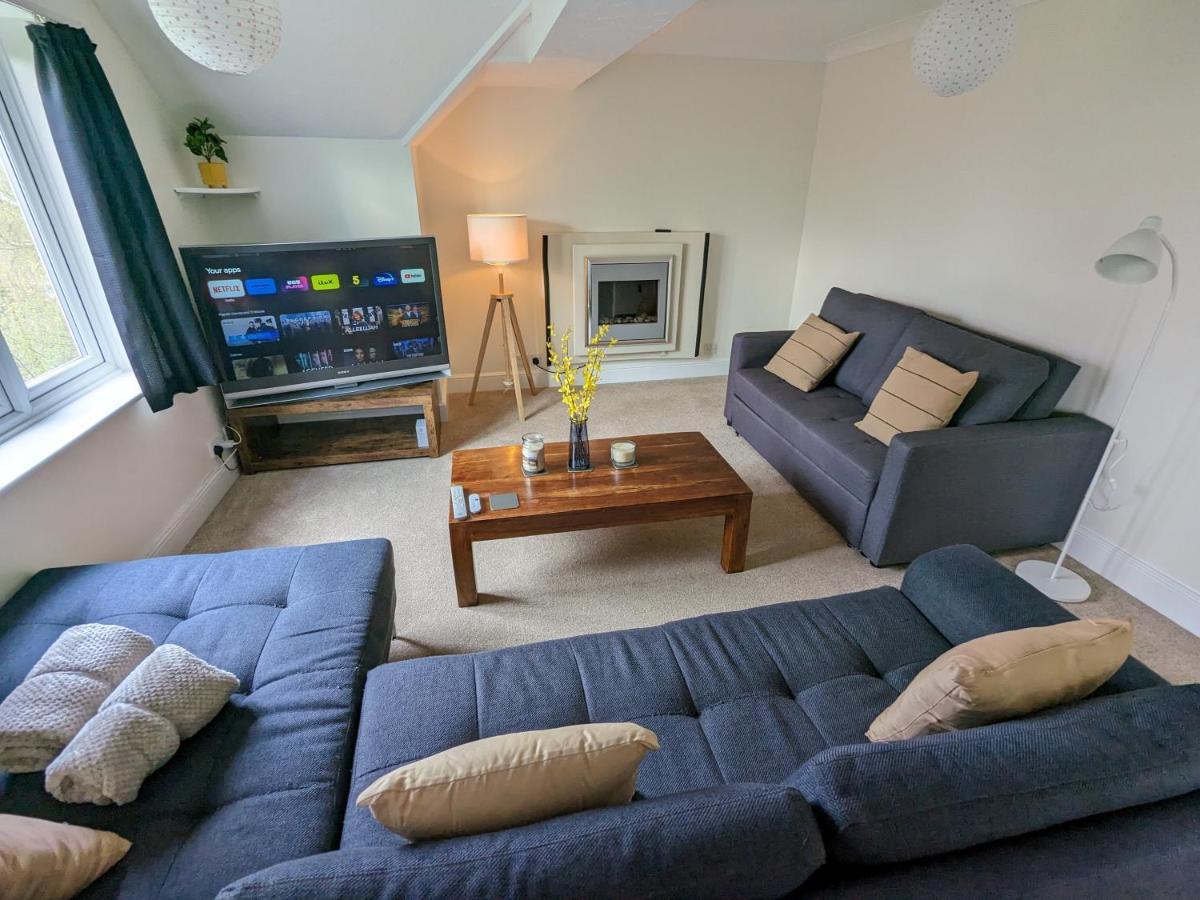Large Apartment With Parking Guildford Exterior photo