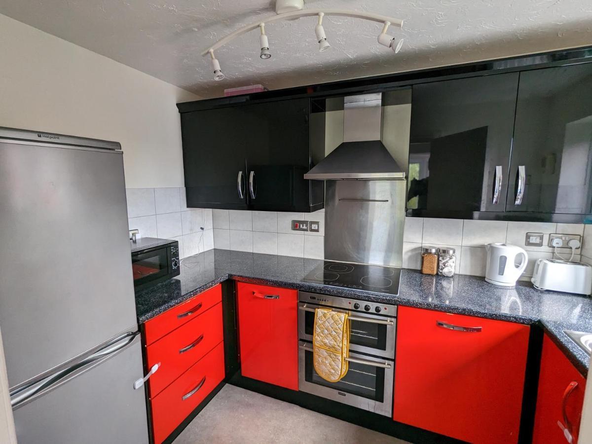Large Apartment With Parking Guildford Exterior photo